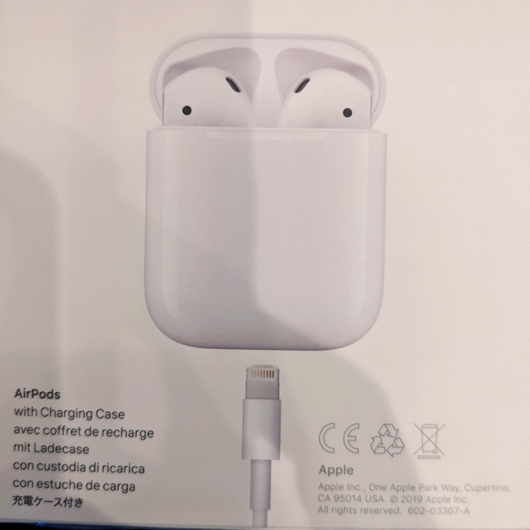 Apple AirPods 2nd Generation - Picture 2 of 3